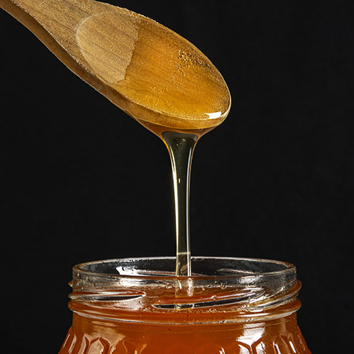 honey-jar-with-wooden-spoon